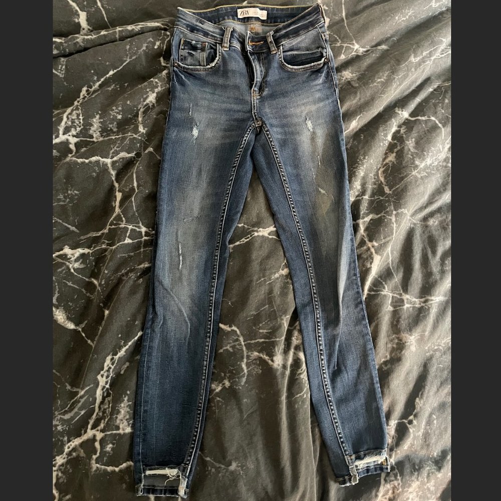 Zara Frayed Hem Medium Wash Skinny Jeans